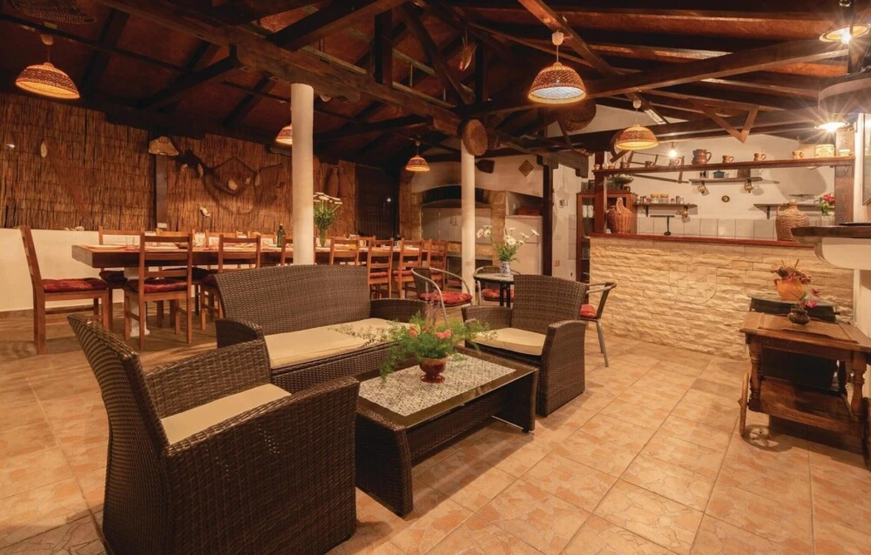 Beautiful Home in Banj With Wifi and 5 Bedrooms