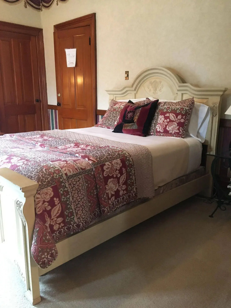 White Swan Inn Bed & Breakfast