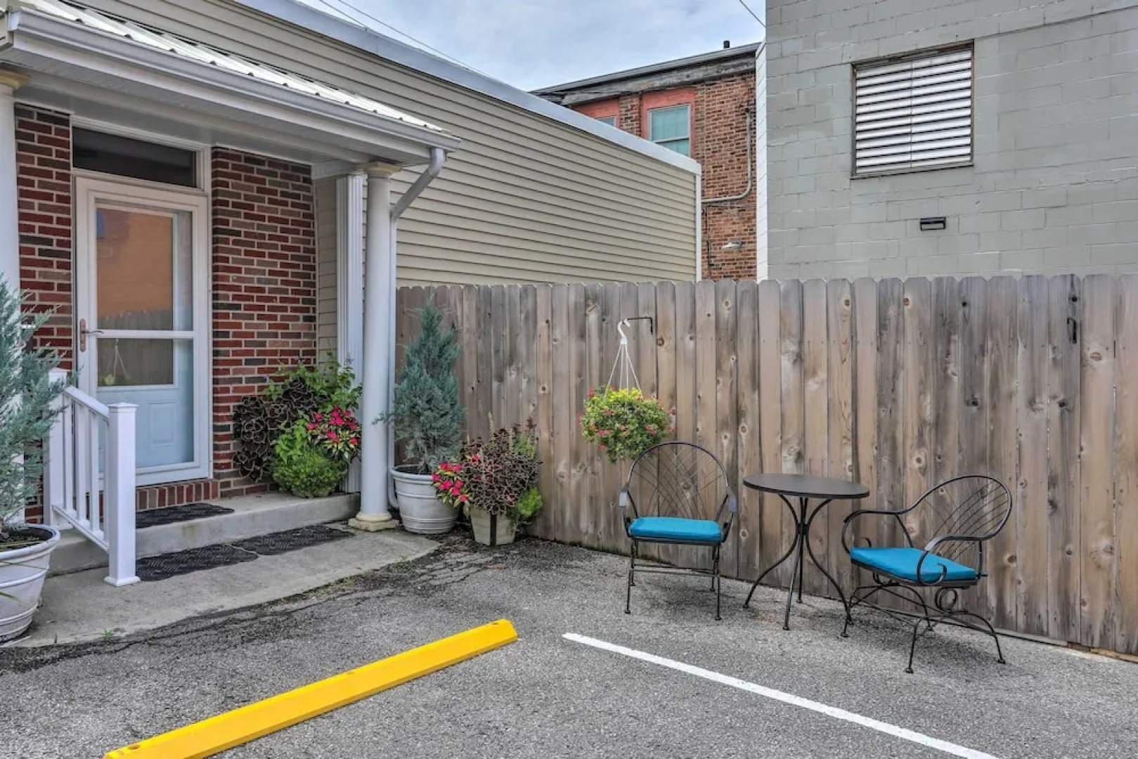 Cheerful Tiffin Digs in the Heart of Downtown