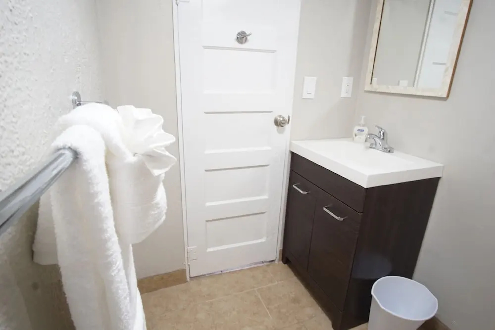 Charming Bungalow Next to UNC - Free Cruiser Bikes!