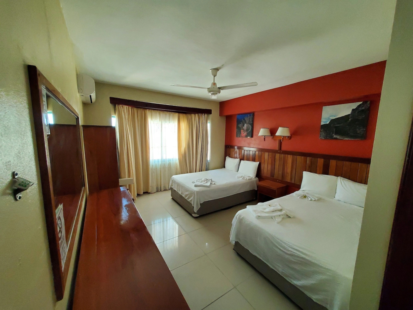 Caye Caulker Plaza Hotel