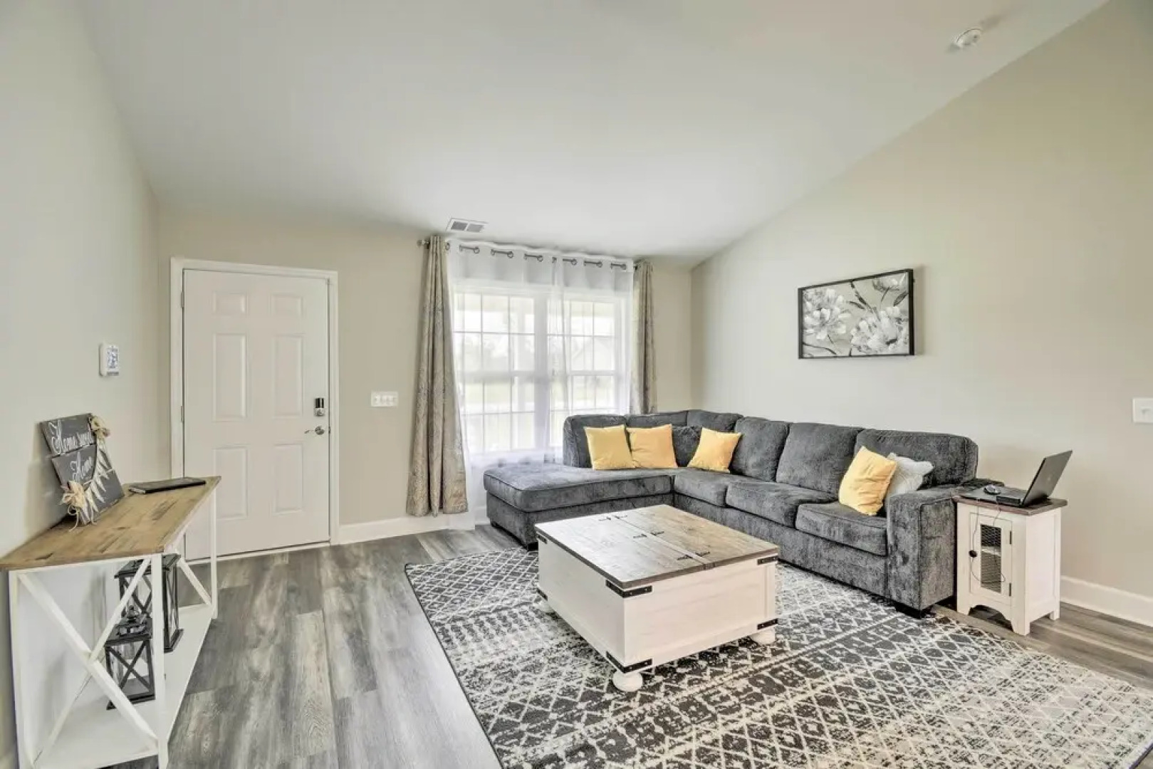 3 Mi to Golf: Loris Home w/ Big Private Yard!