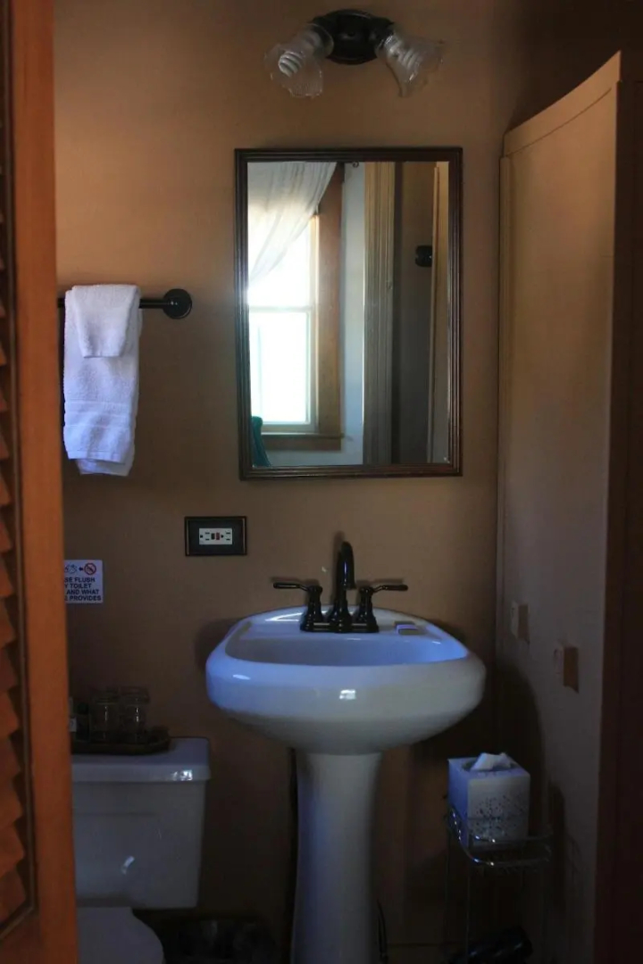 Follansbee Inn