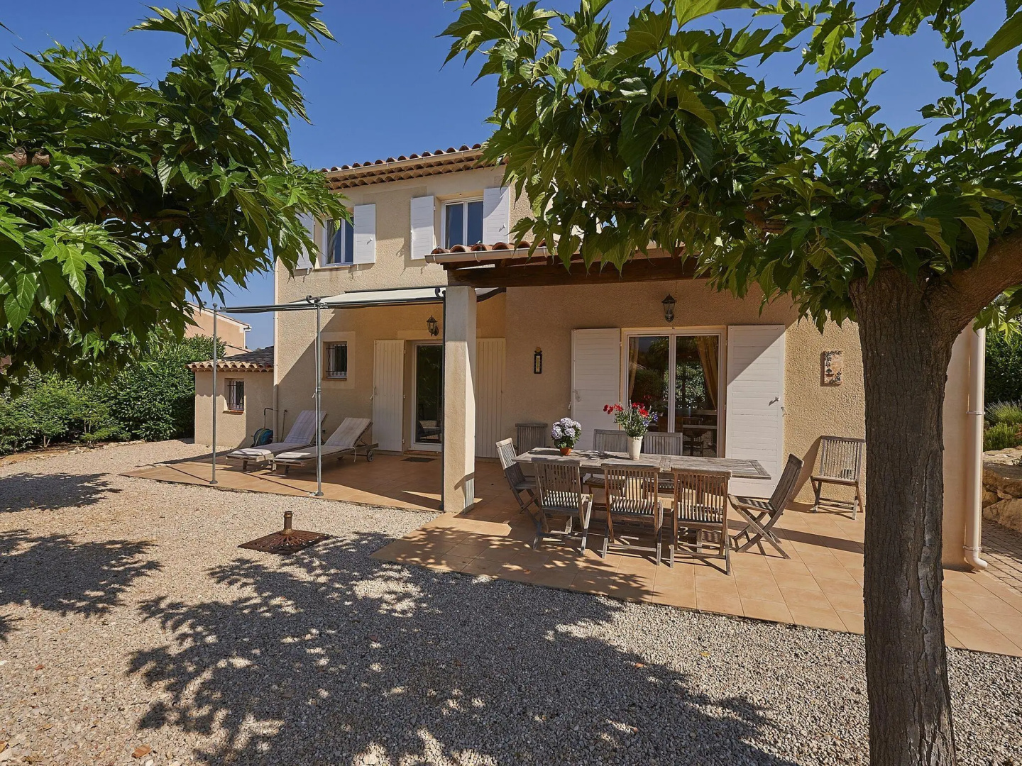 Detached villa with a dishwasher, in green surroundings