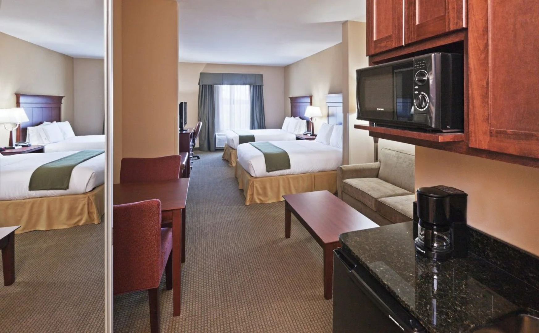 Holiday Inn Express & Suites Poteau