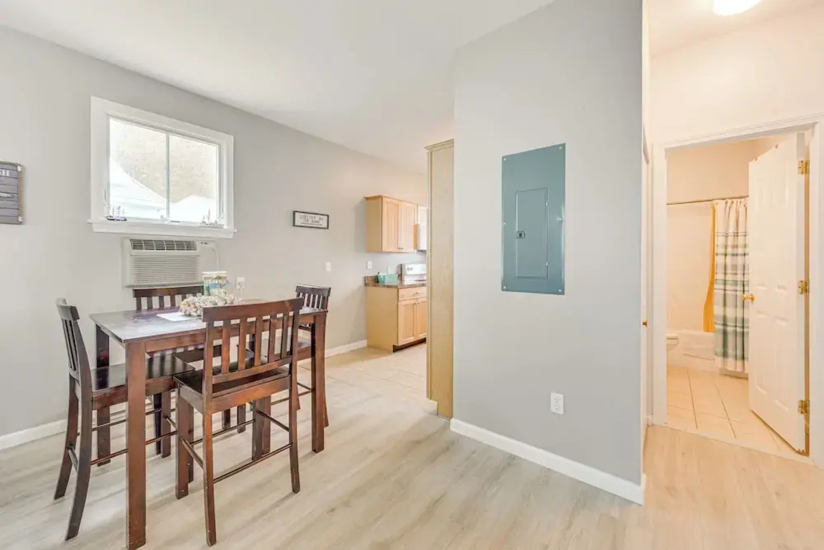 1 Mi to Moody Beach: Cottage w/ Pool Access!