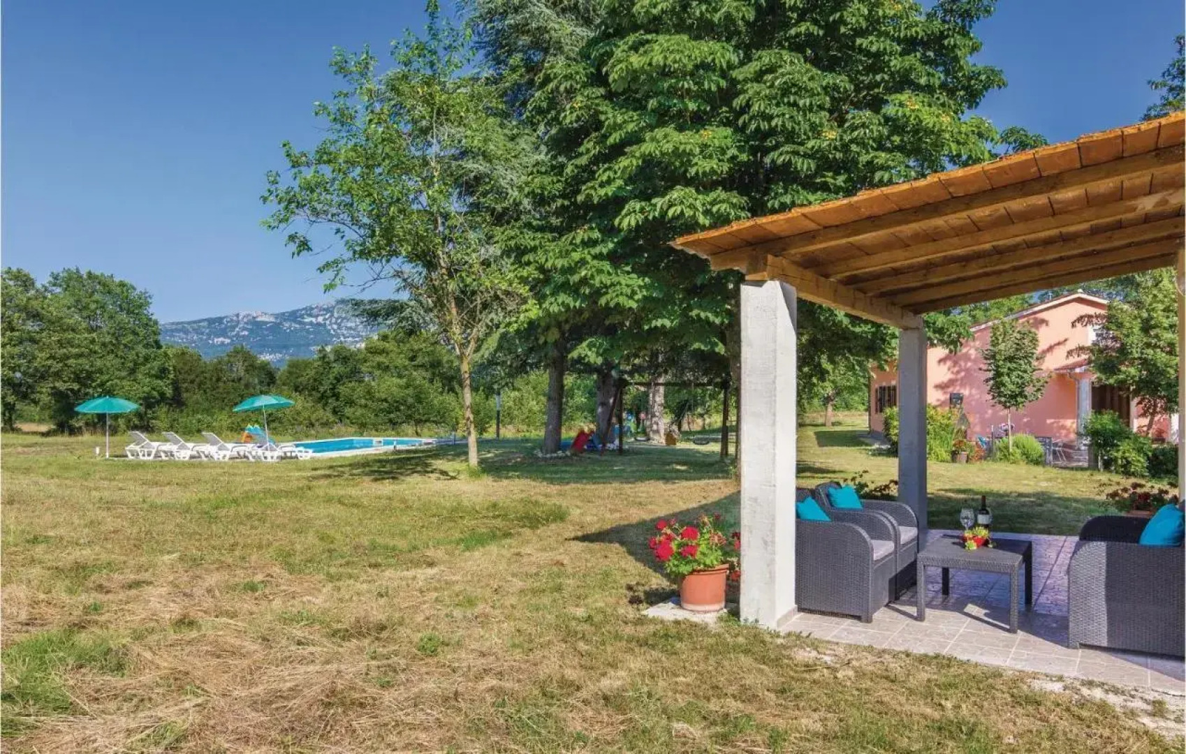 Three-Bedroom Holiday home Krsan with an Outdoor Swimming Pool 07