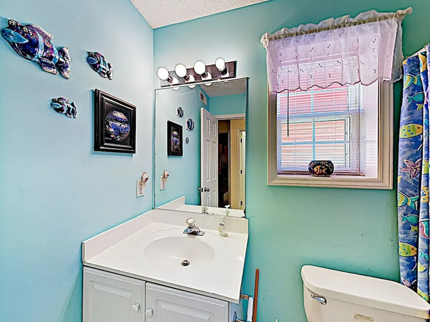 Fish N Hooks W/ Ocean-view Porch, Steps To Beach 5 Bedroom Home