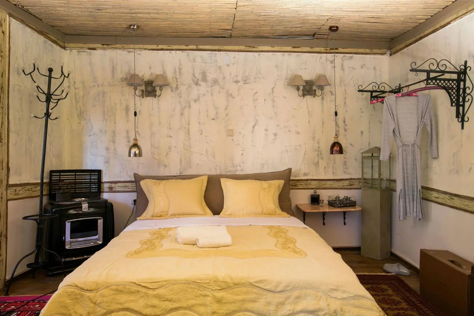 Classic Villa Ottoman