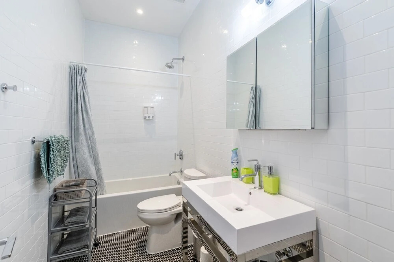 GLOBALSTAY. Dundurn LOFTS. Free parking