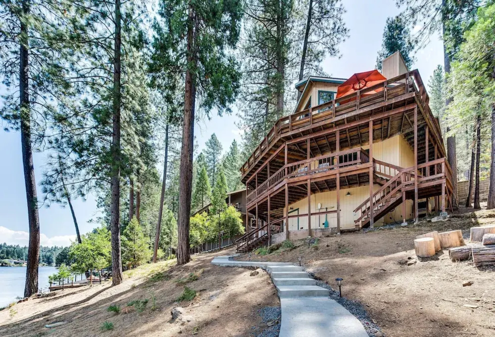 Dos Pinos - Spacious Lakefront Cabin w/ Game Room by Yosemite Region Resorts