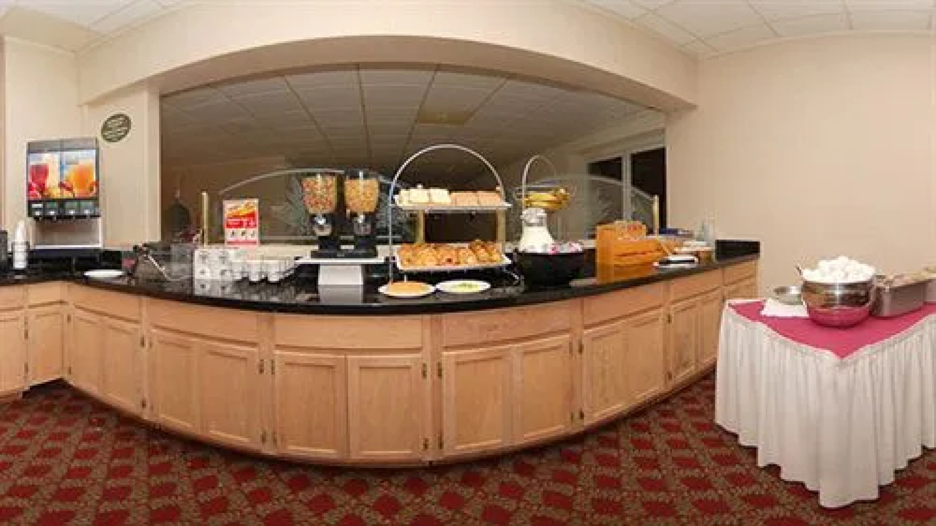 Econo Lodge Inn & Suites