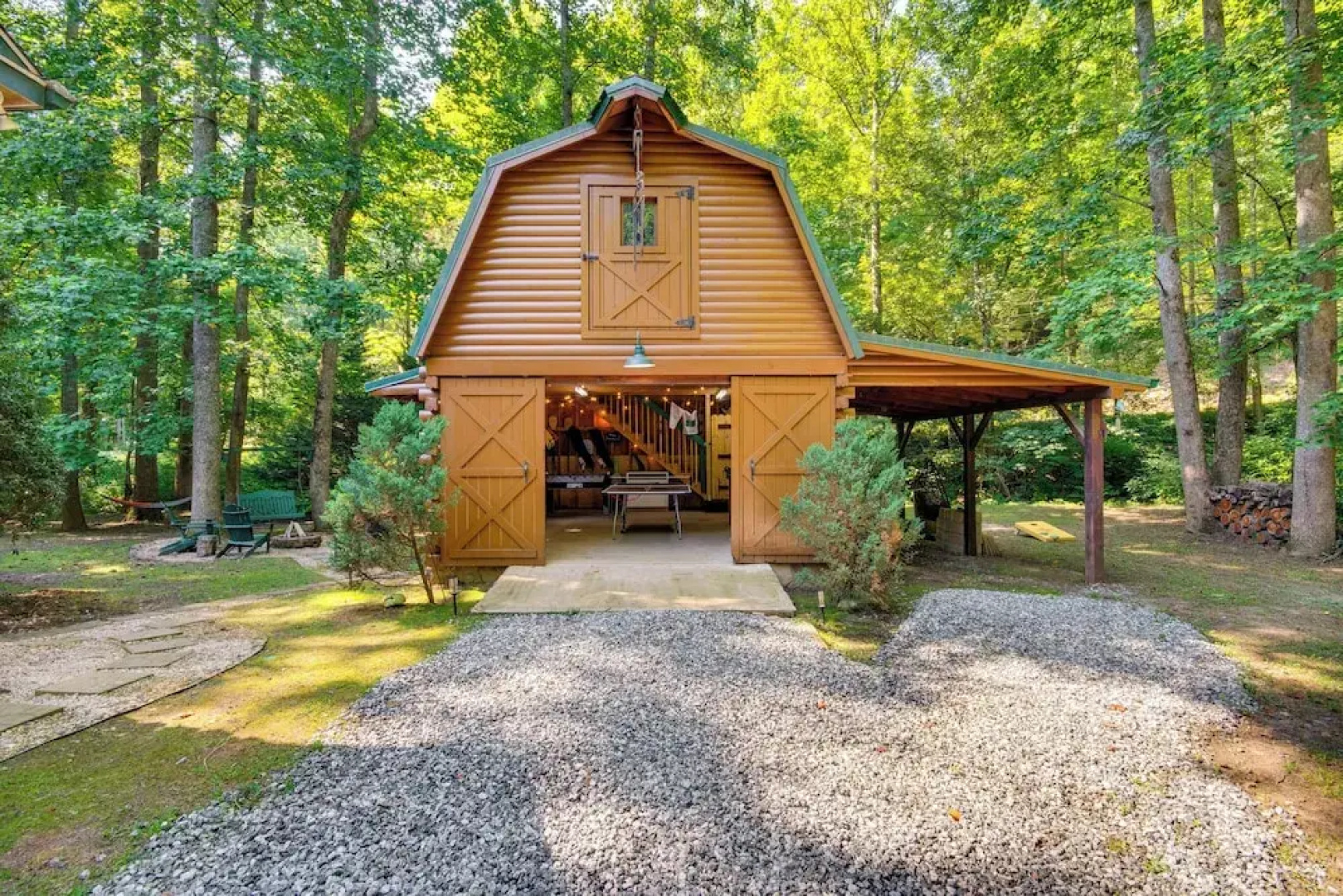 Sandy Beach, Fun Games & Barn: Lake Lure Gem!