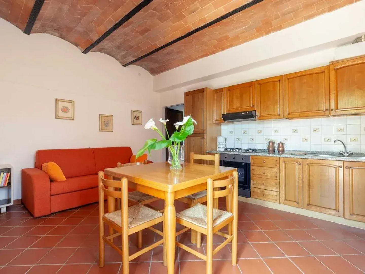 Tuscan Farmhouse in Peccioli with Swimming Pool near Lakes