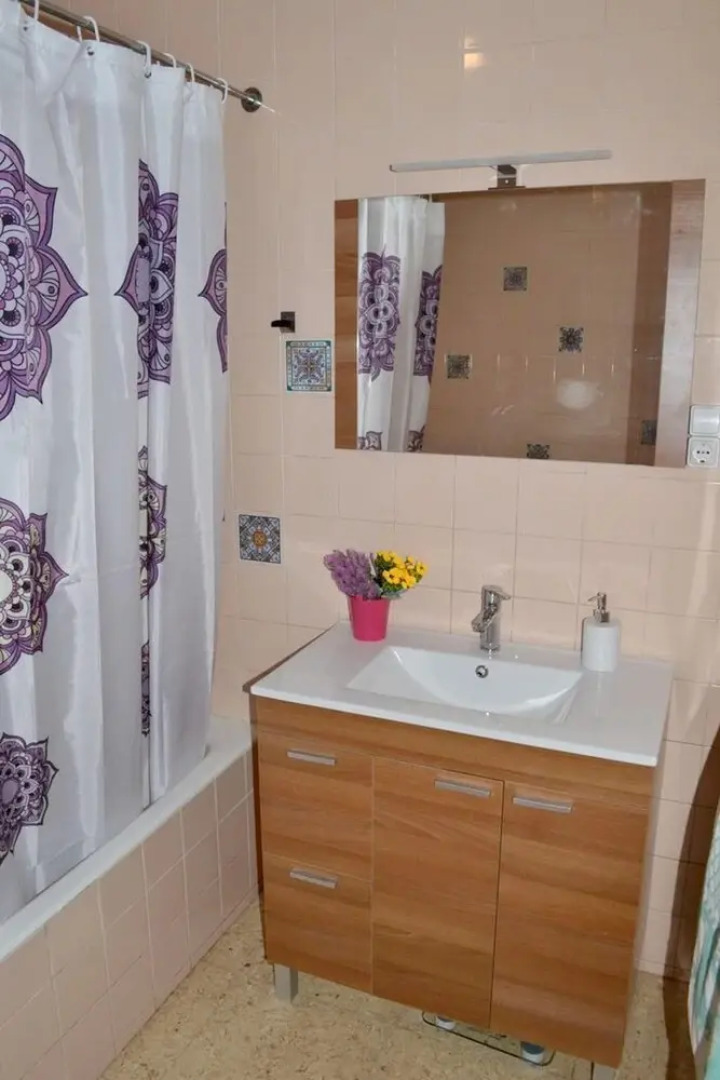 House With 5 Bedrooms in Morales de Rey, With Enclosed Garden and Wifi Near the Slopes