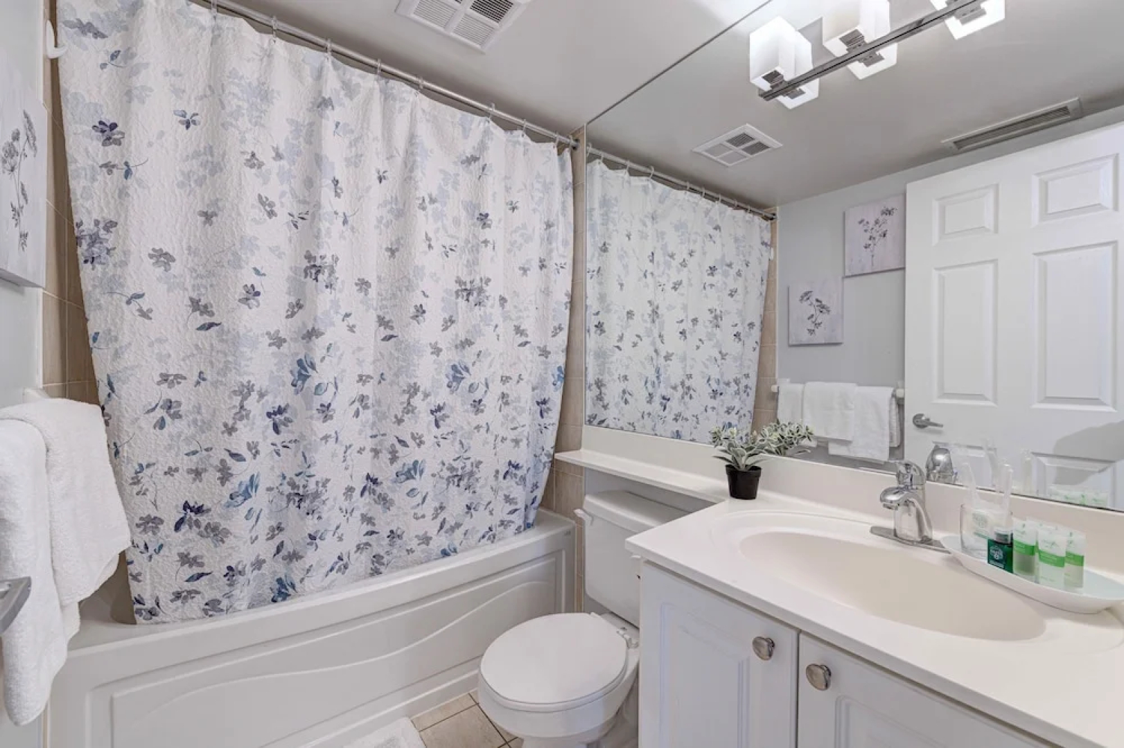 Pelicanstay at Square One Mall