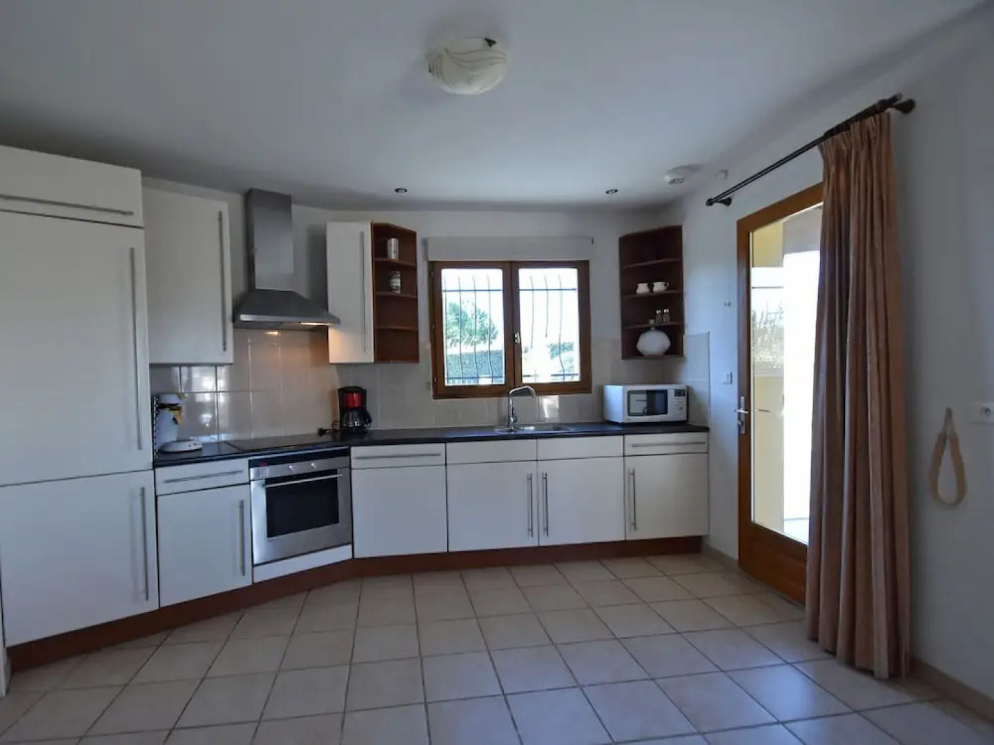 Spacious Villa With Swimming Pool, Jacuzzi, Trampoline, Swing, View, 500m Bakery