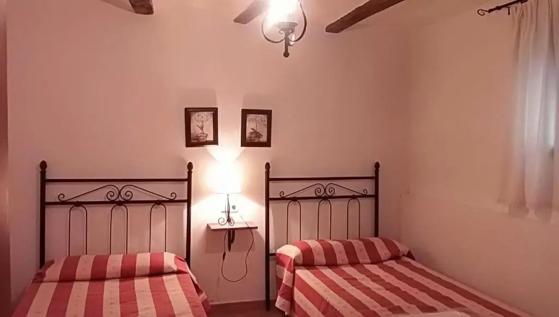 Casas La Piedra De Tíscar