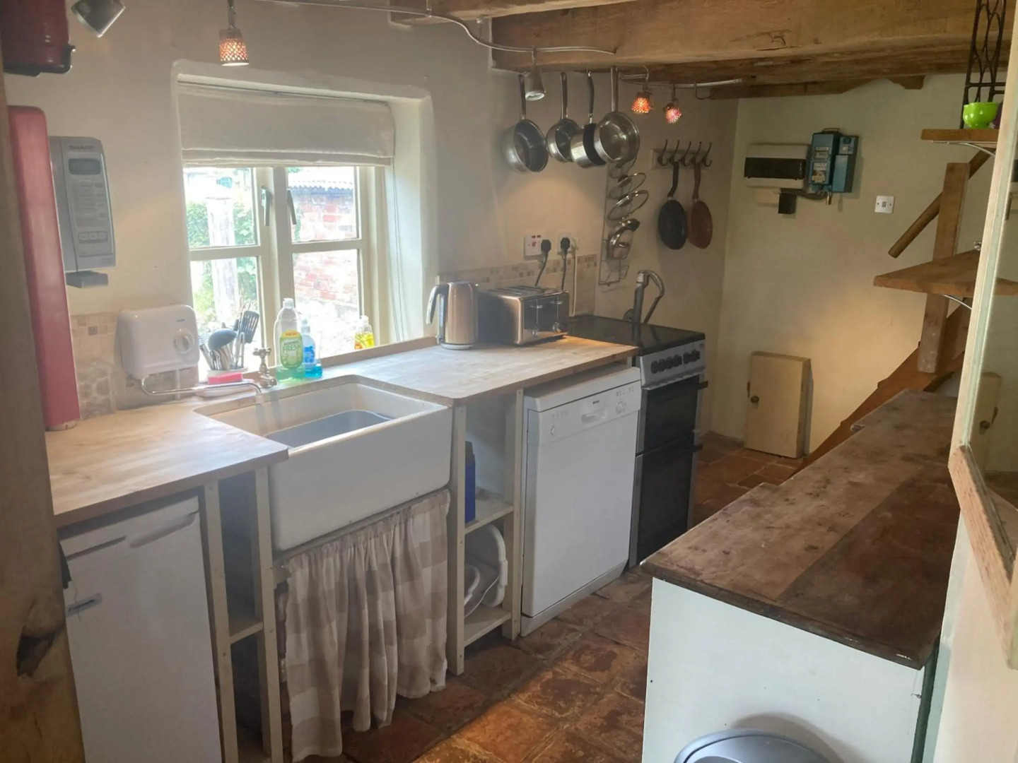 Little Pentre Barn with seasonal Swimming Pool