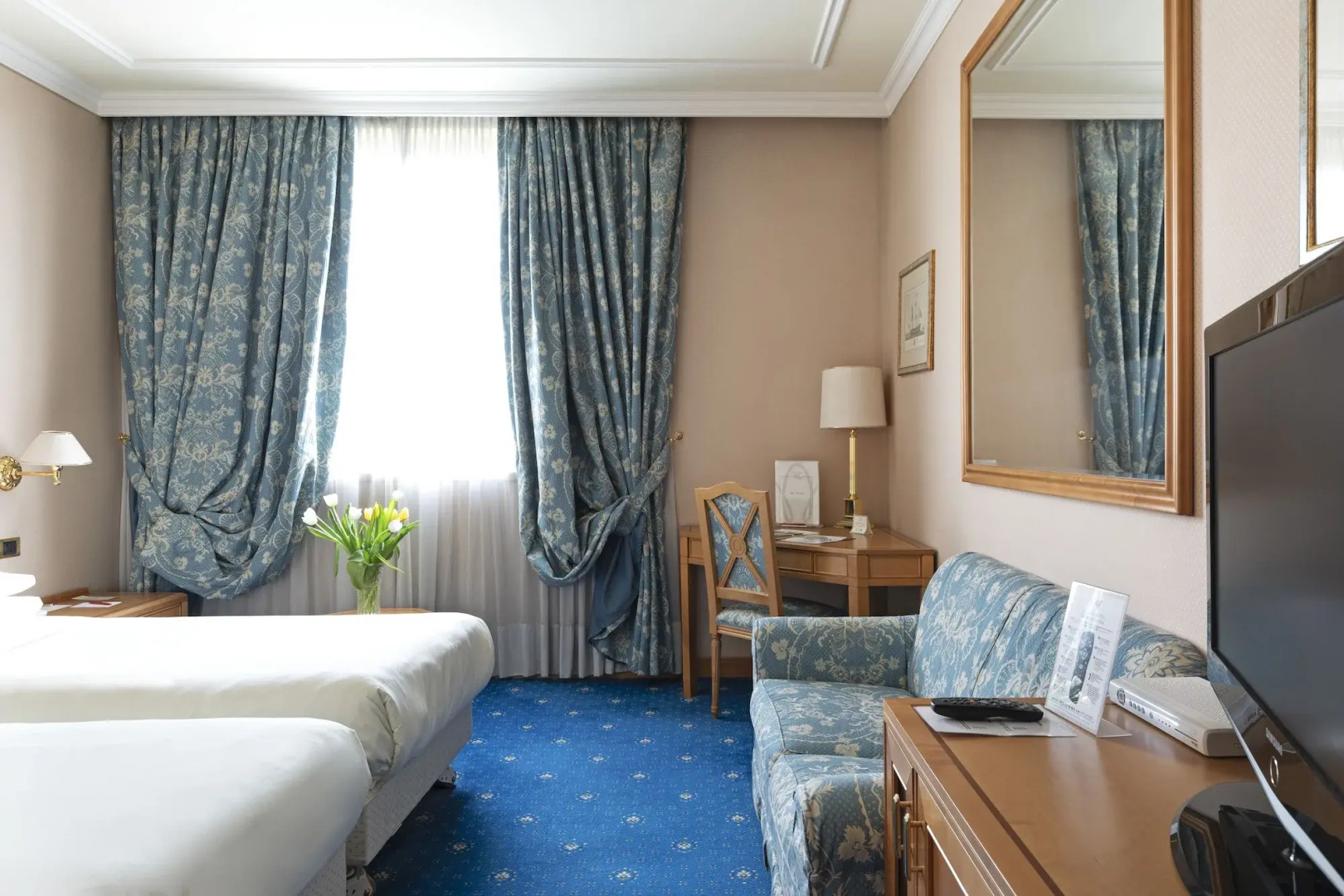 Отель Royal Garden