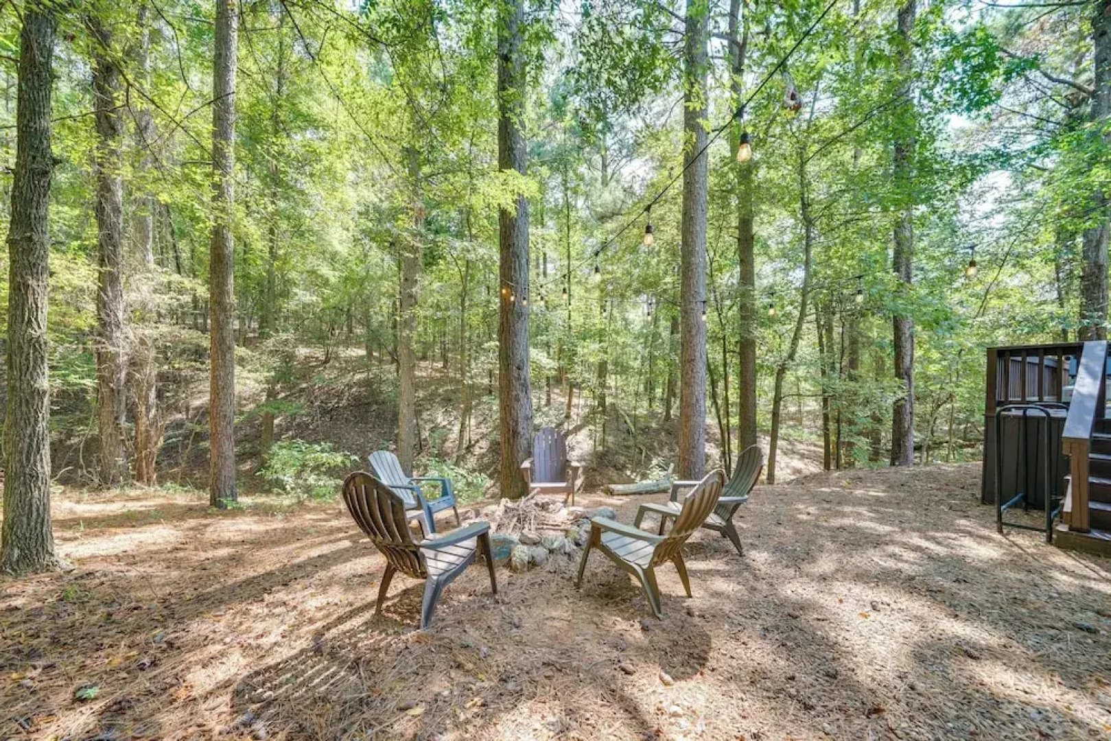Cabin w/ Hot Tub & Wraparound Deck in Broken Bow!