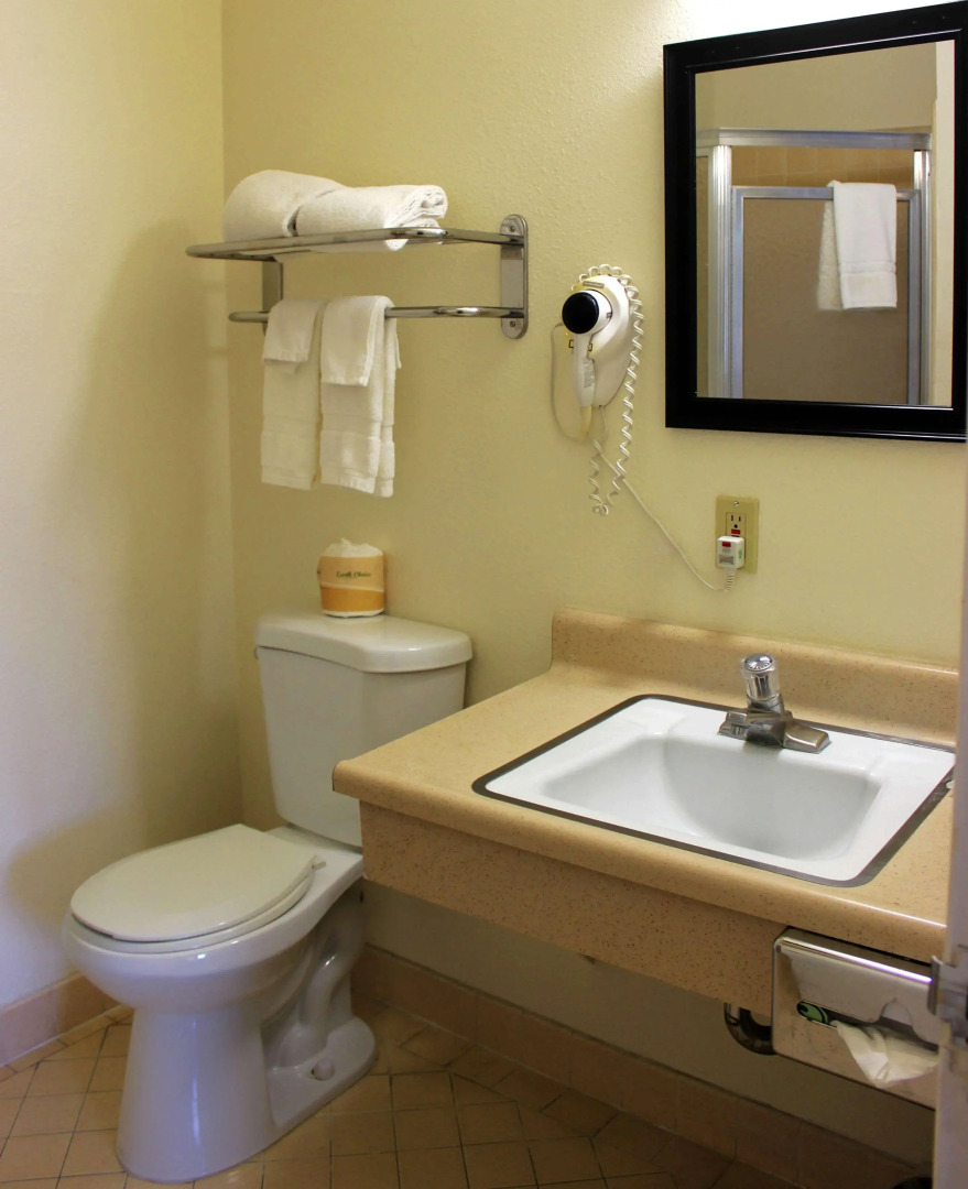 Rodeway Inn Near University-Gateway to Yosemite