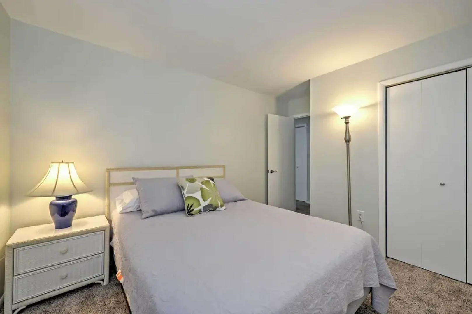 Central Sea Isle City Condo - 1 Block to the Beach