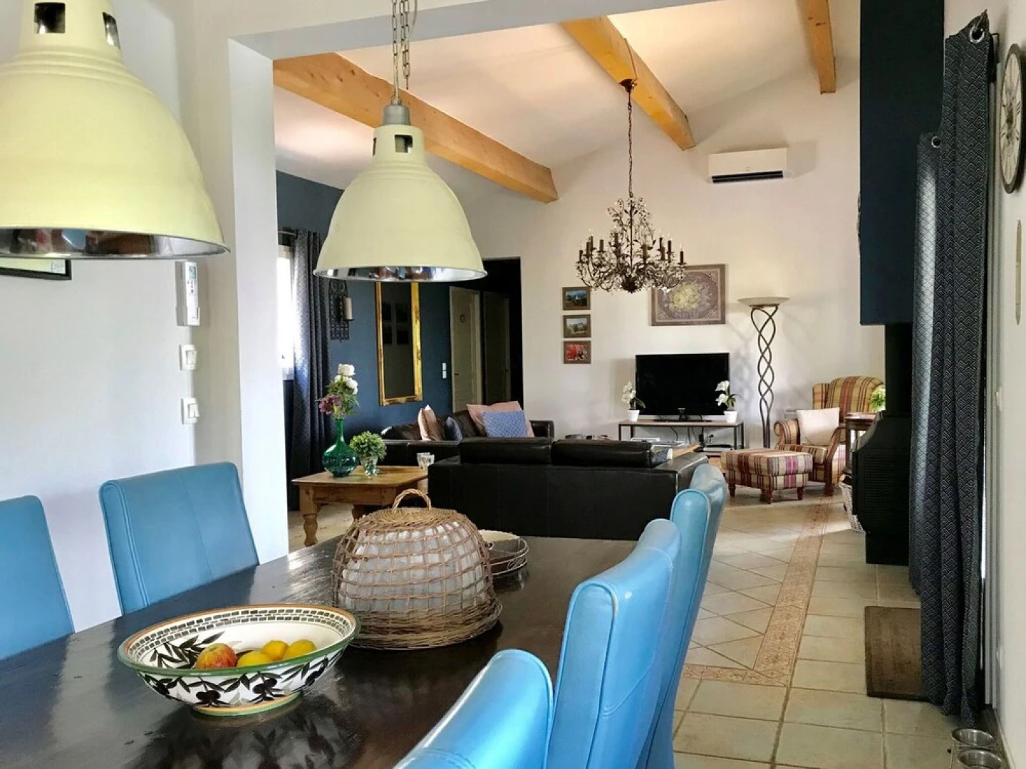 Spacious Villa With Private Swimming Pool and Jacuzzi