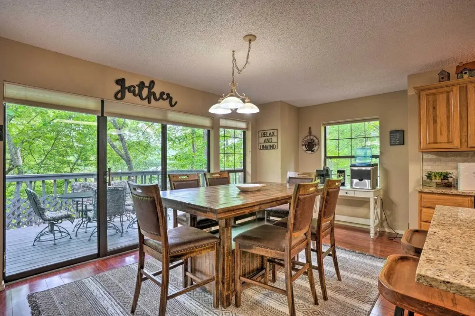 Beaver Lake Retreat w/ Deck & Private Hot Tub