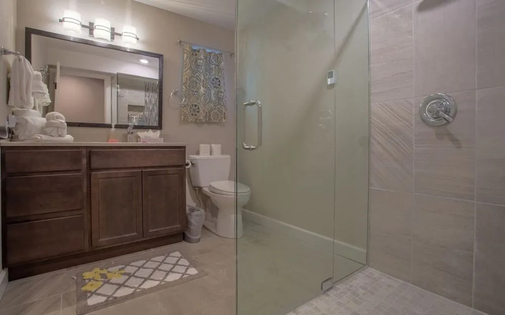 Happy Hideaway 4 Bedroom Home by RedAwning