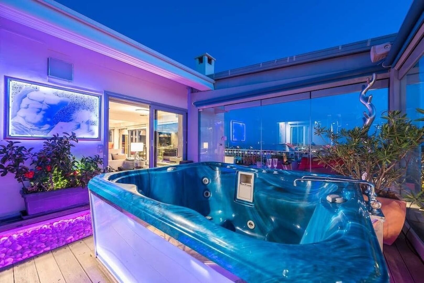 Sea View Apartment with Hot Tub & Sauna