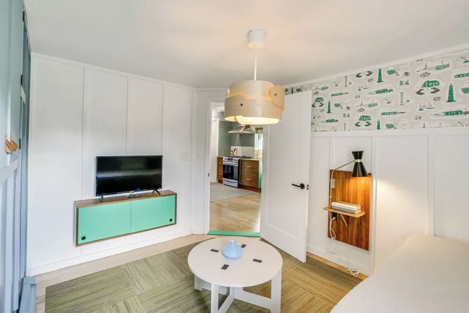 3 Mi to Boothbay Harbor: Coastal Colorful Home!