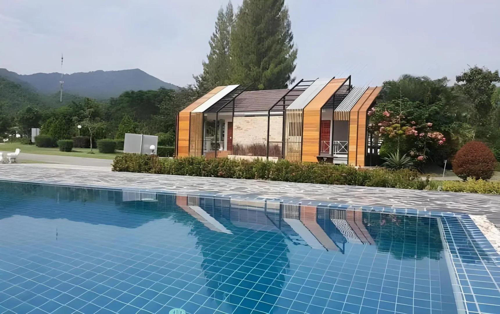 Tanaosri & Creekside Resort