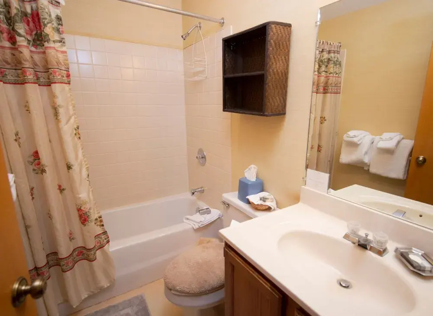 2br With High Ceilings & Private Sauna In Kettle Brook-okemo 2 Bedroom Condo