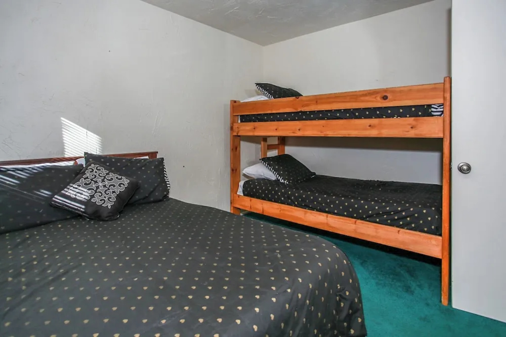 Three-Bedroom Premier Townhouse Unit #17 by Snow Summit Townhouses