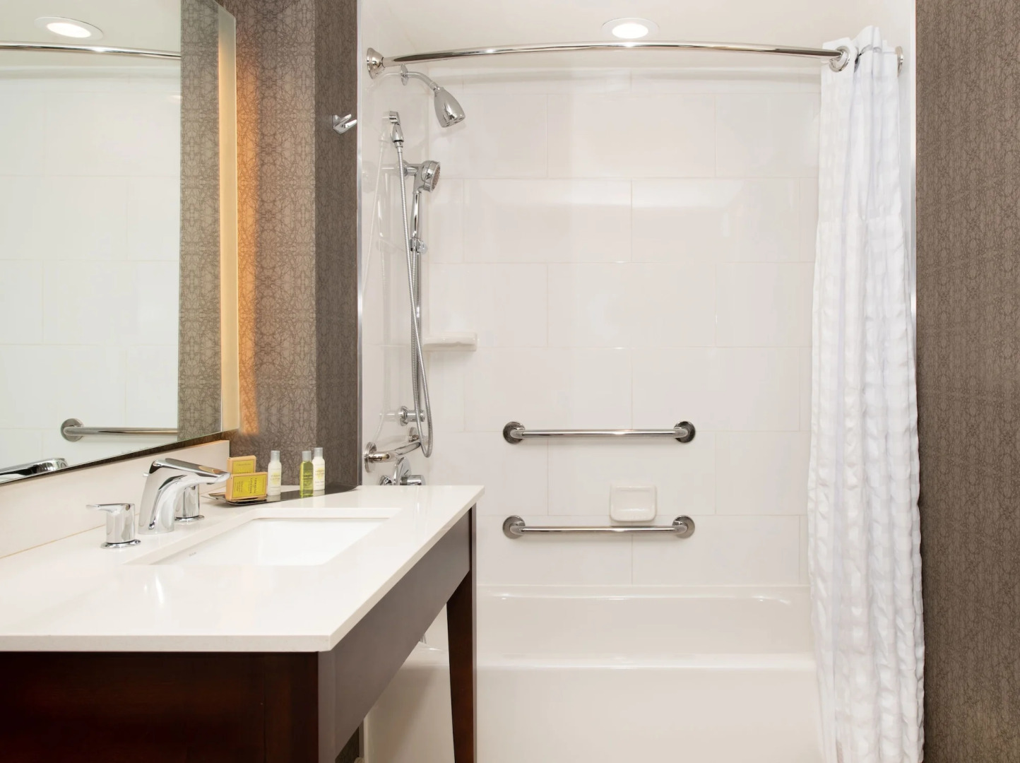 DoubleTree by Hilton Hotel & Suites Charleston Airport