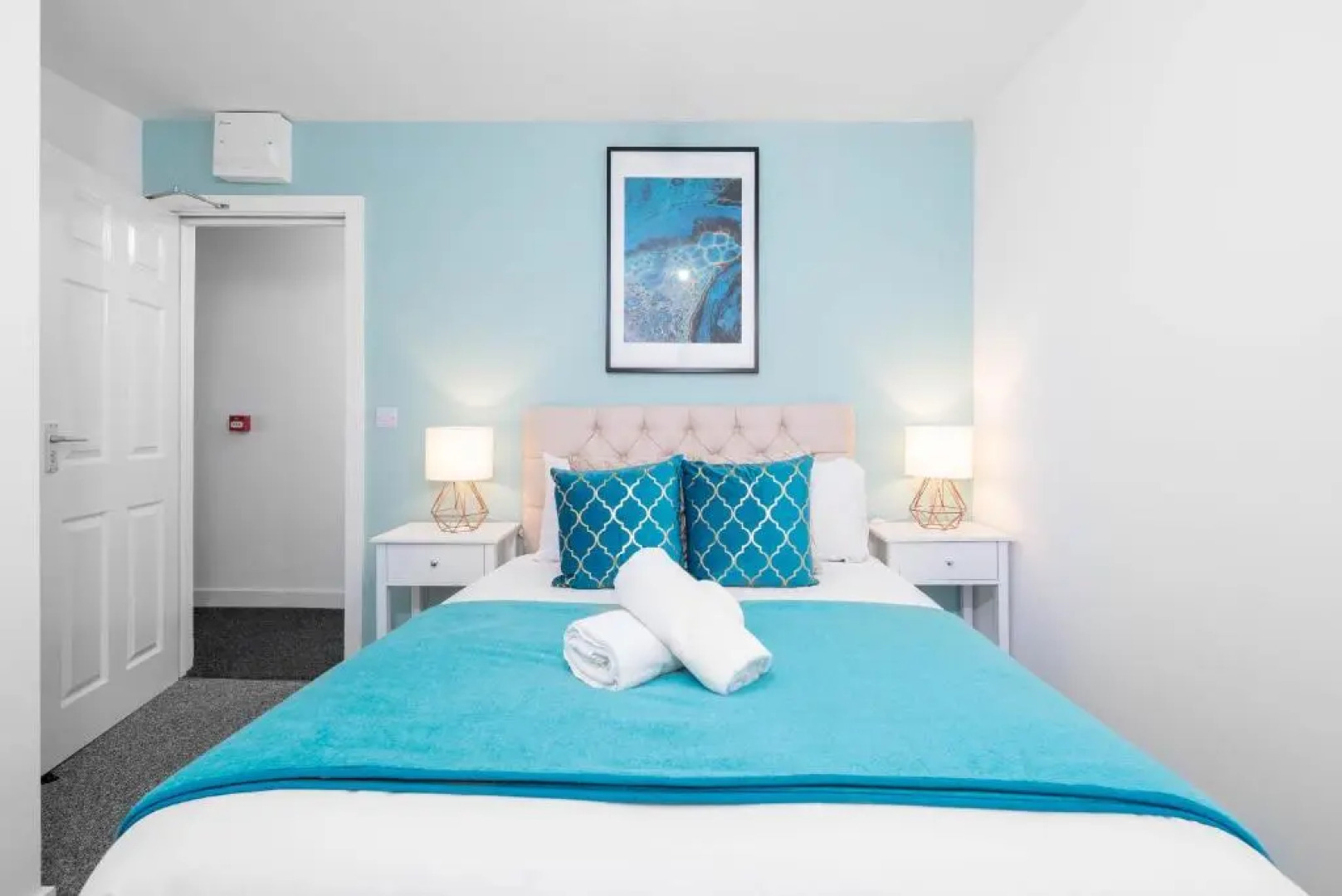 Luxury Six En-Suite Bedroom Apartment - Smart TV's - WIFI - TOP RATED