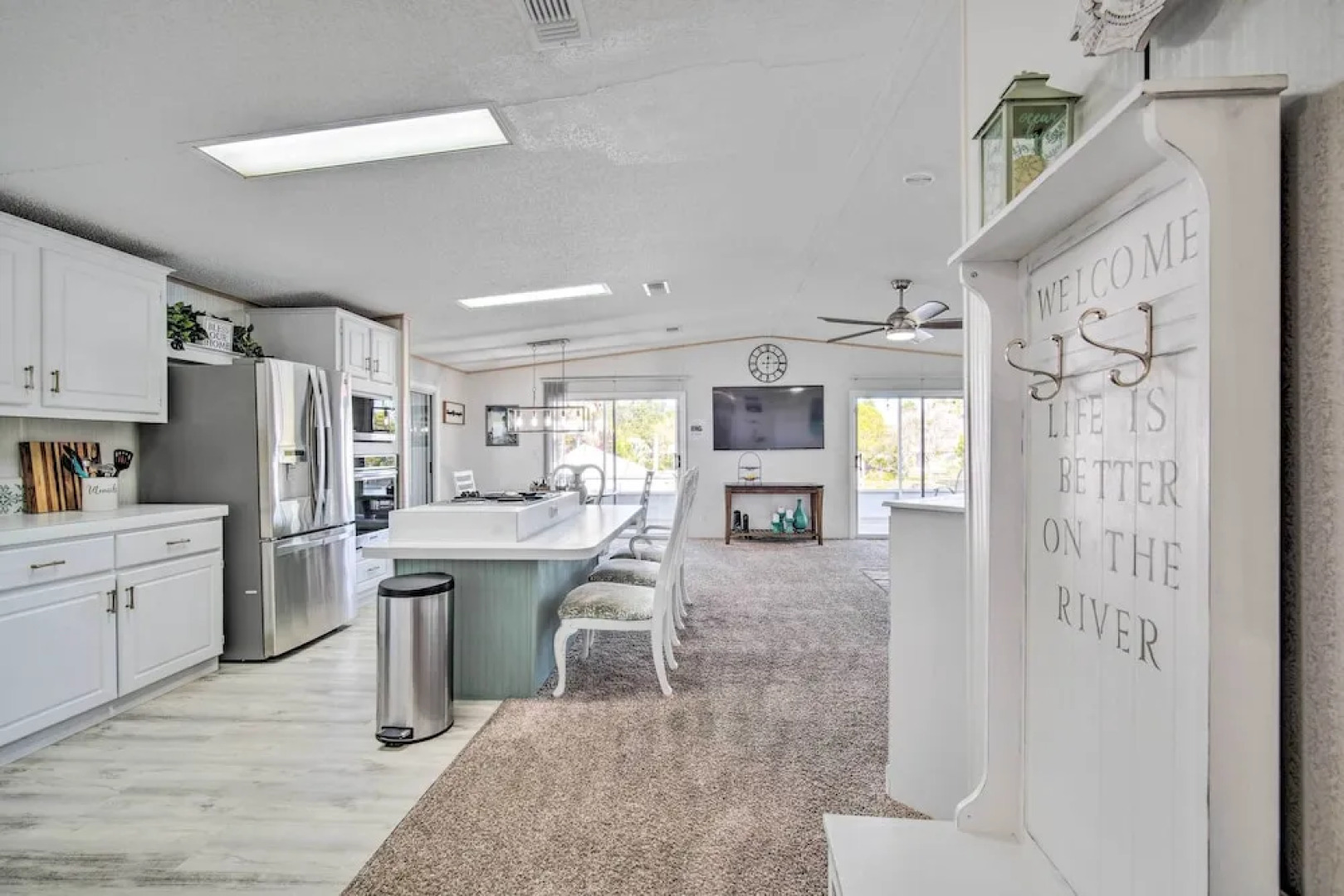 Boat Dock & Porch: Riverfront Retreat in Homosassa