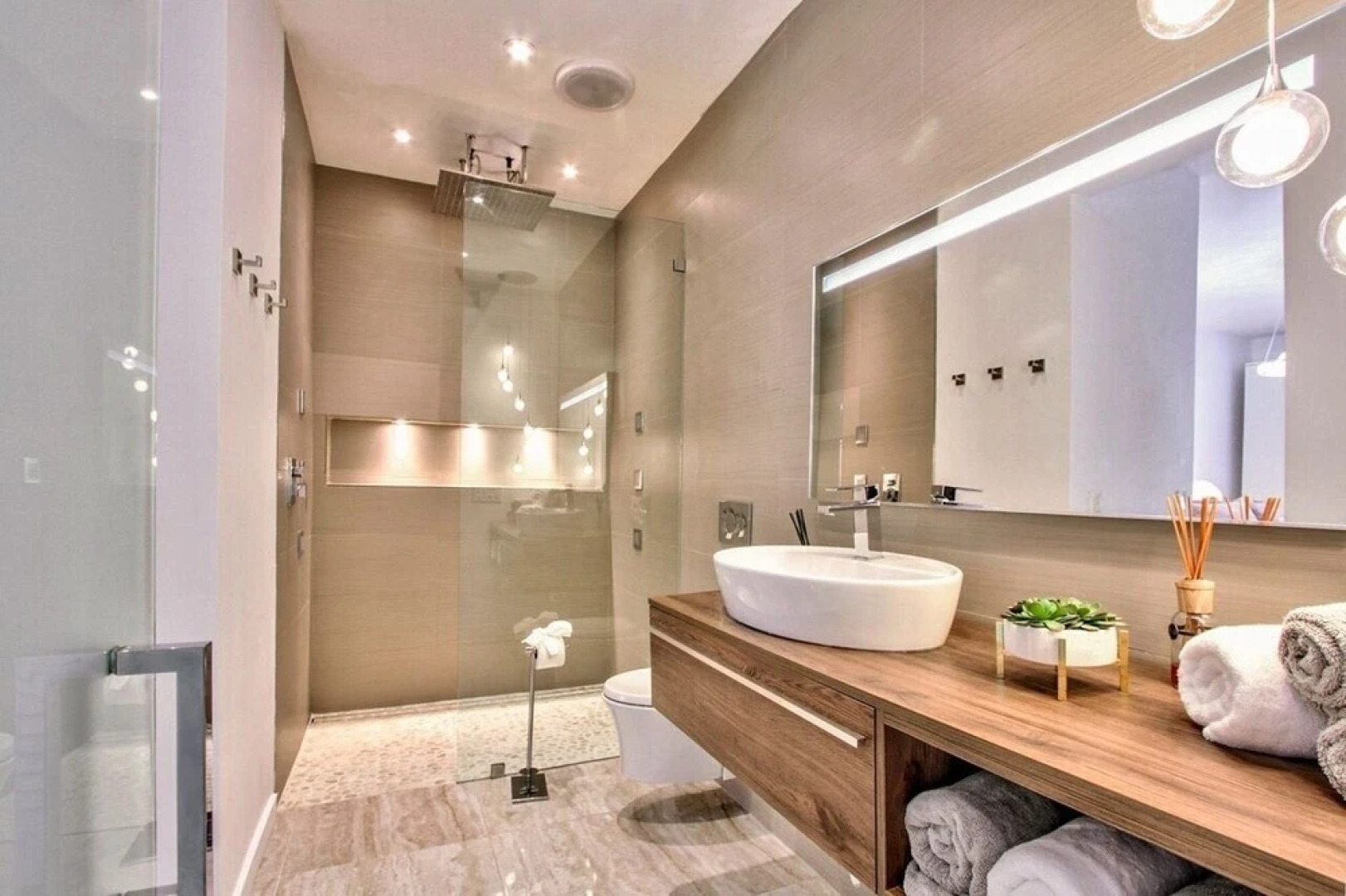 78155c37 1 Bedroom Condo