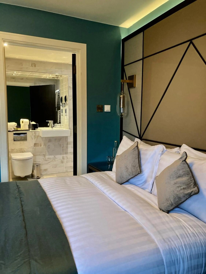 Seven Hotel