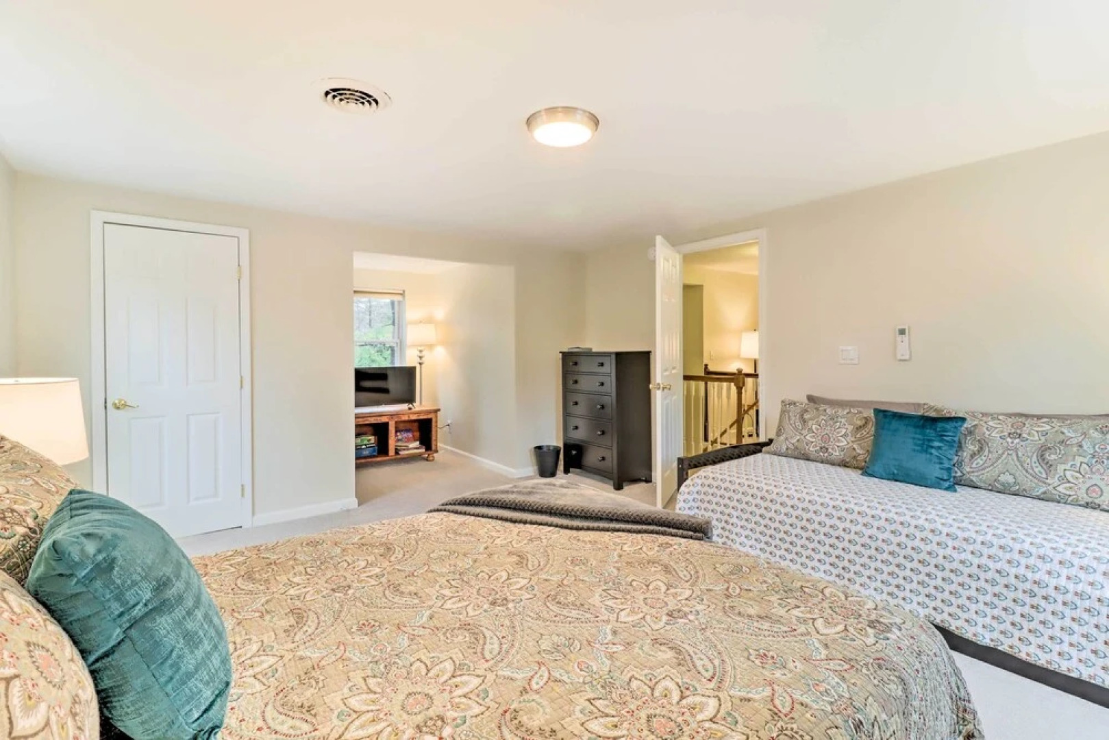 Blakeslee Home w/ Private Hot Tub, 5 Mi to Skiing!