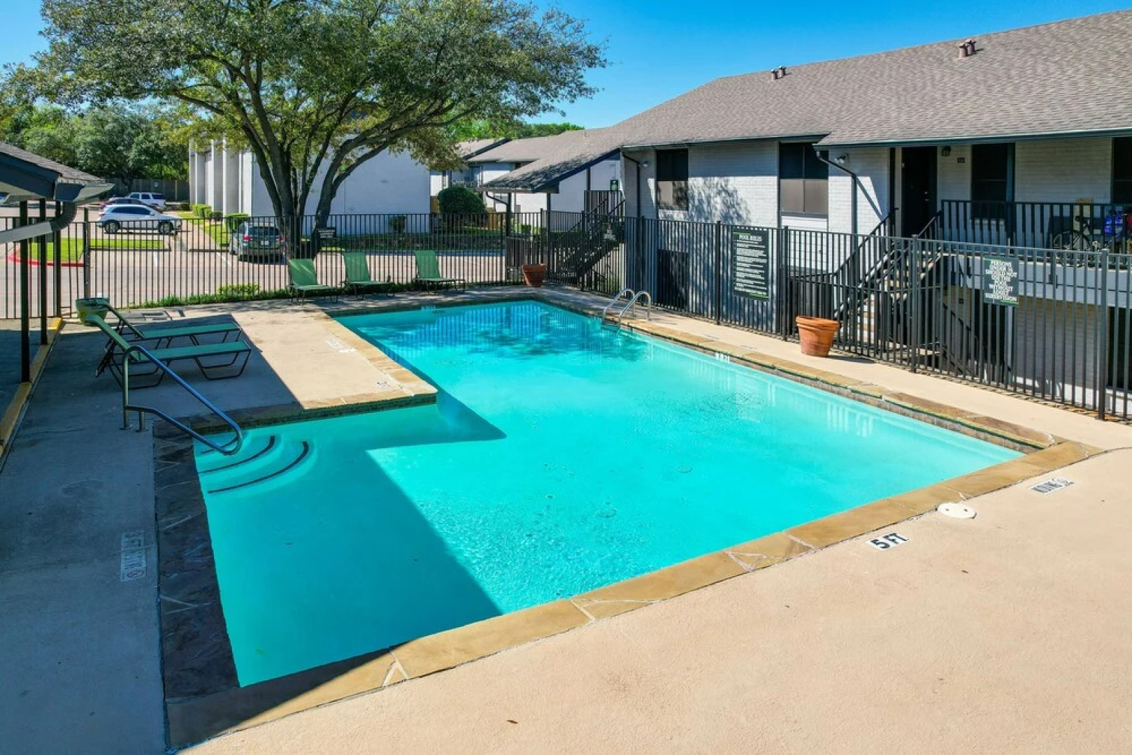 6 Mi to At&t Stadium: Grand Prairie Apt w/ Balcony