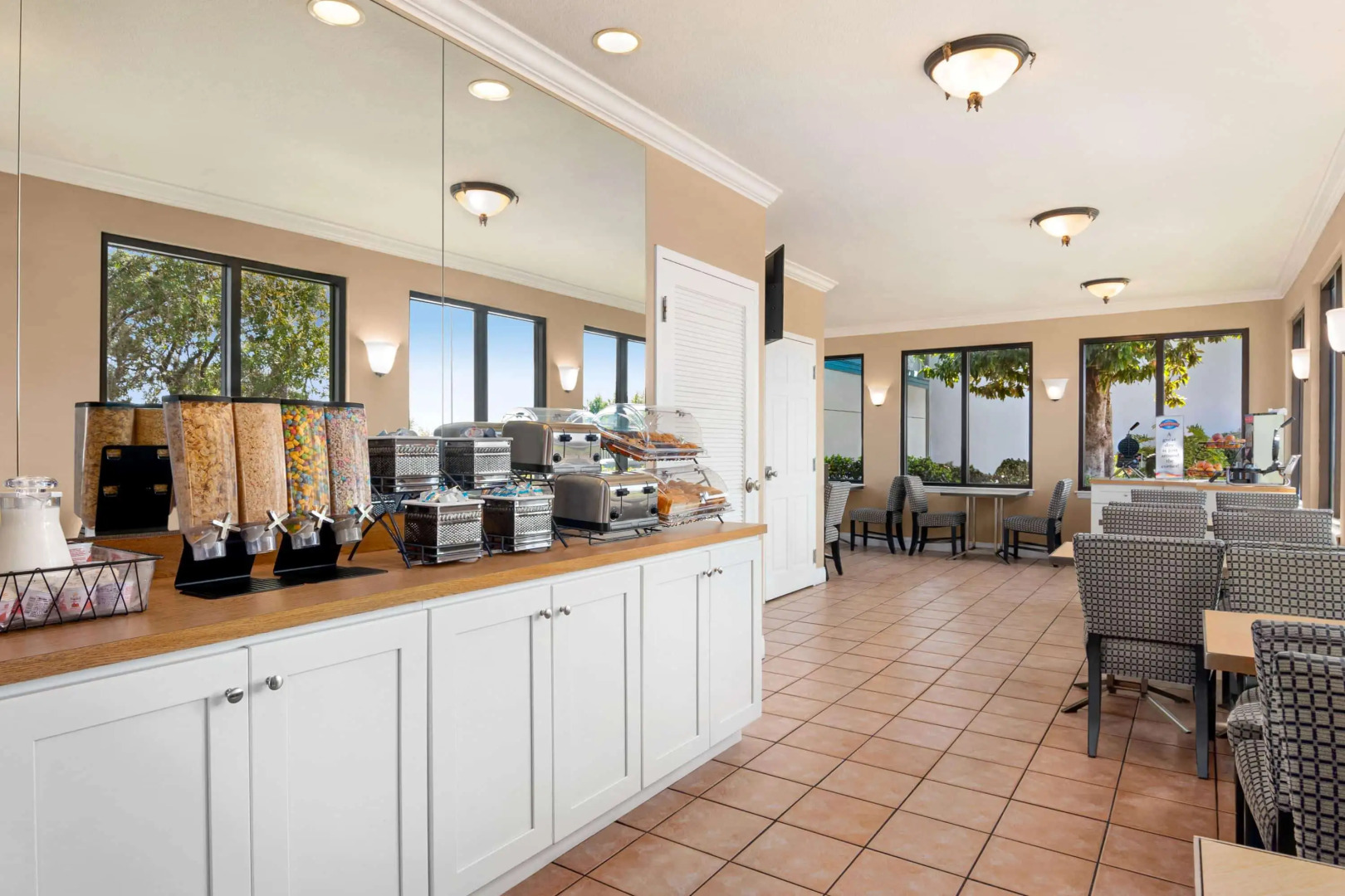 Baymont by Wyndham Intl Speedway/I-95/Daytona Beach