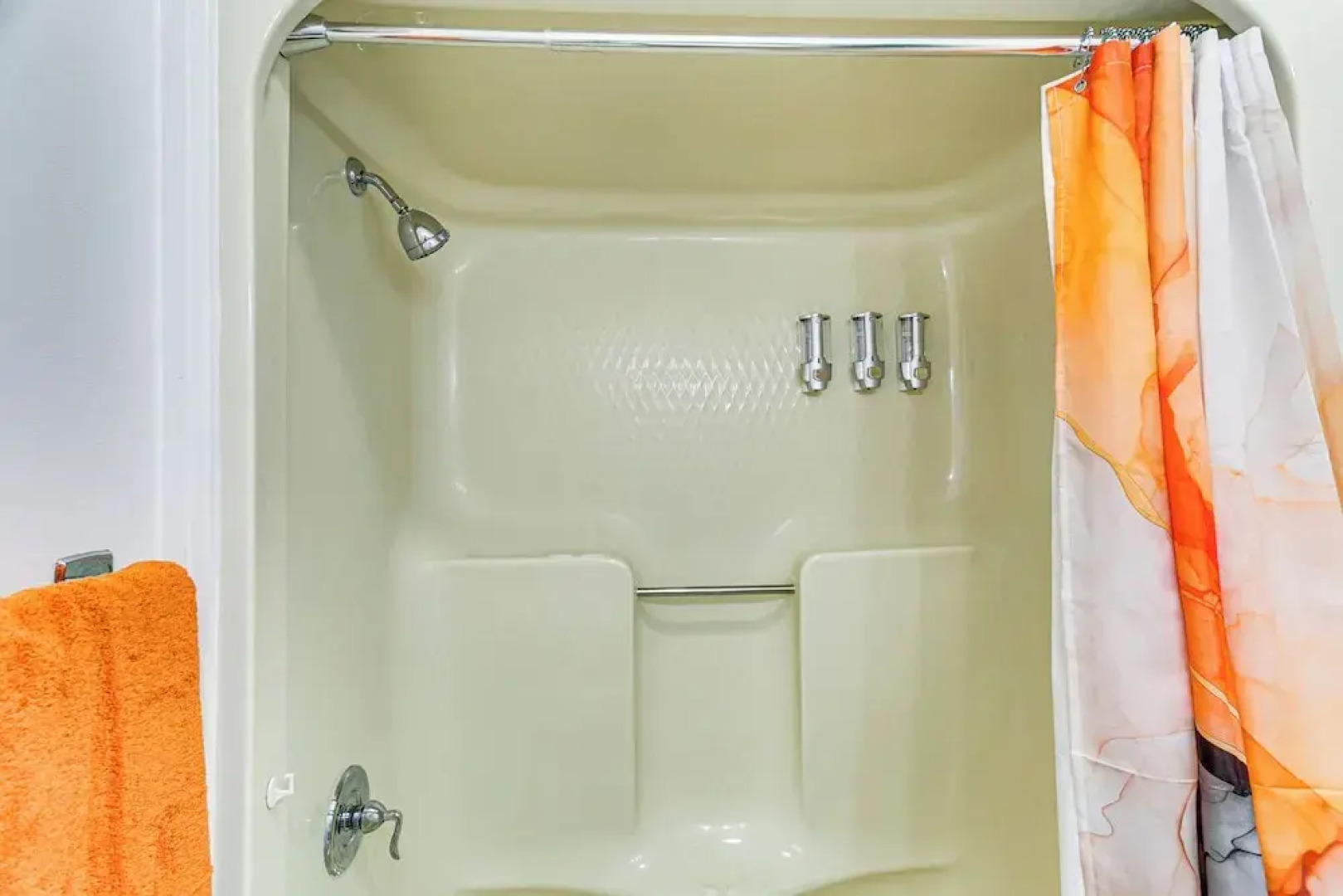 Close to Hospital & Dtwn! Quiet Waycross Home