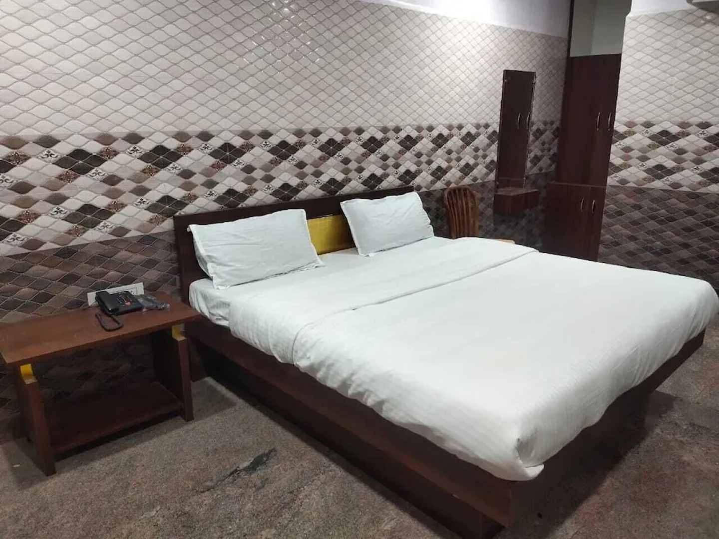 Sri Mahalakshmi Deluxe Lodge