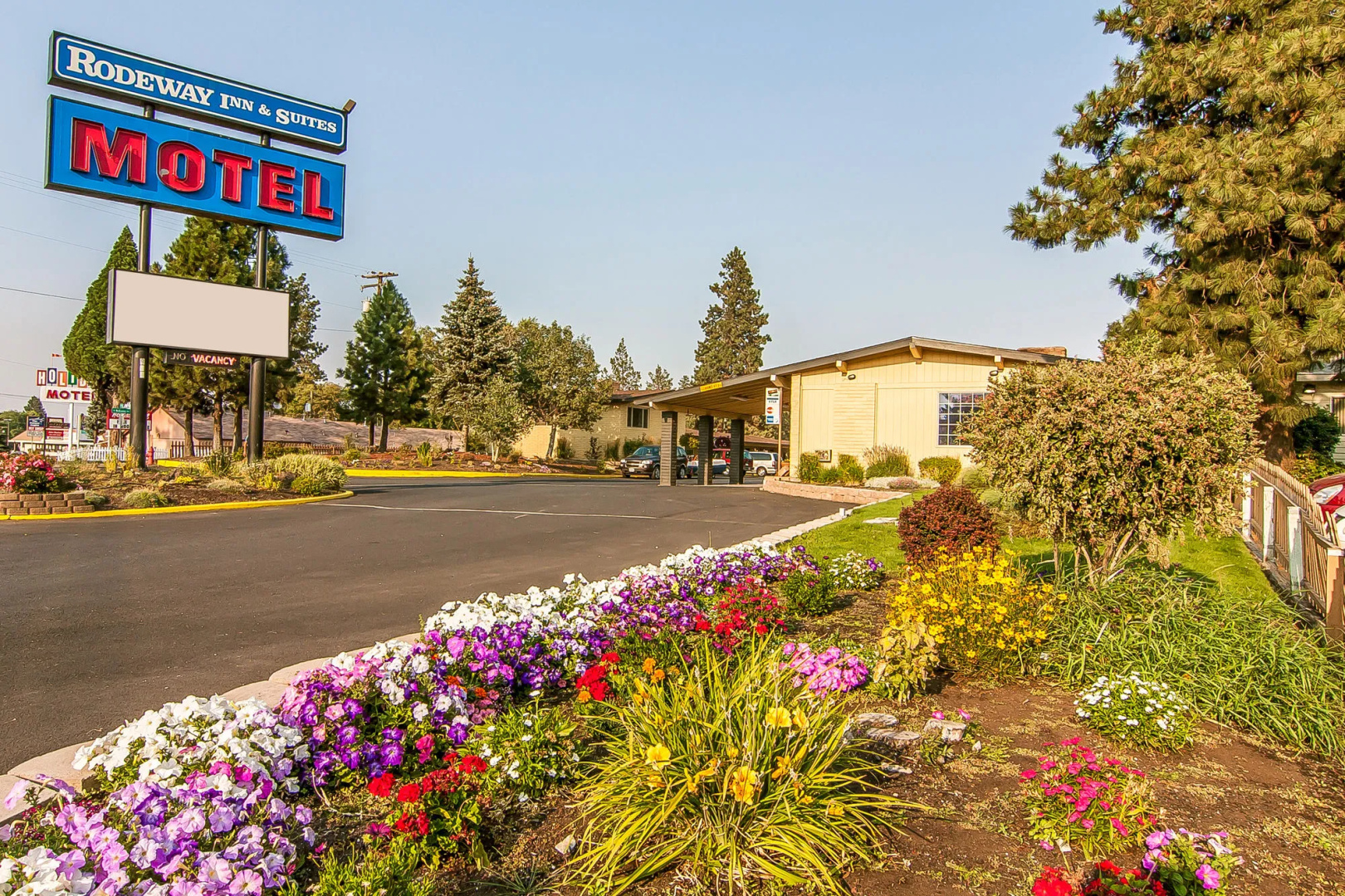 Rodeway Inn & Suites