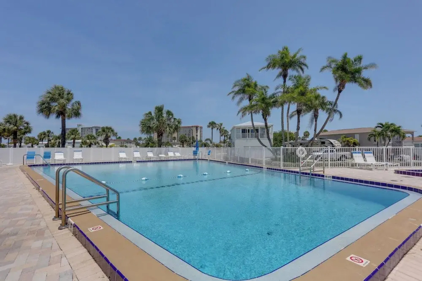 Cozy Jensen Beach Home: Pool Access, Walk to Beach