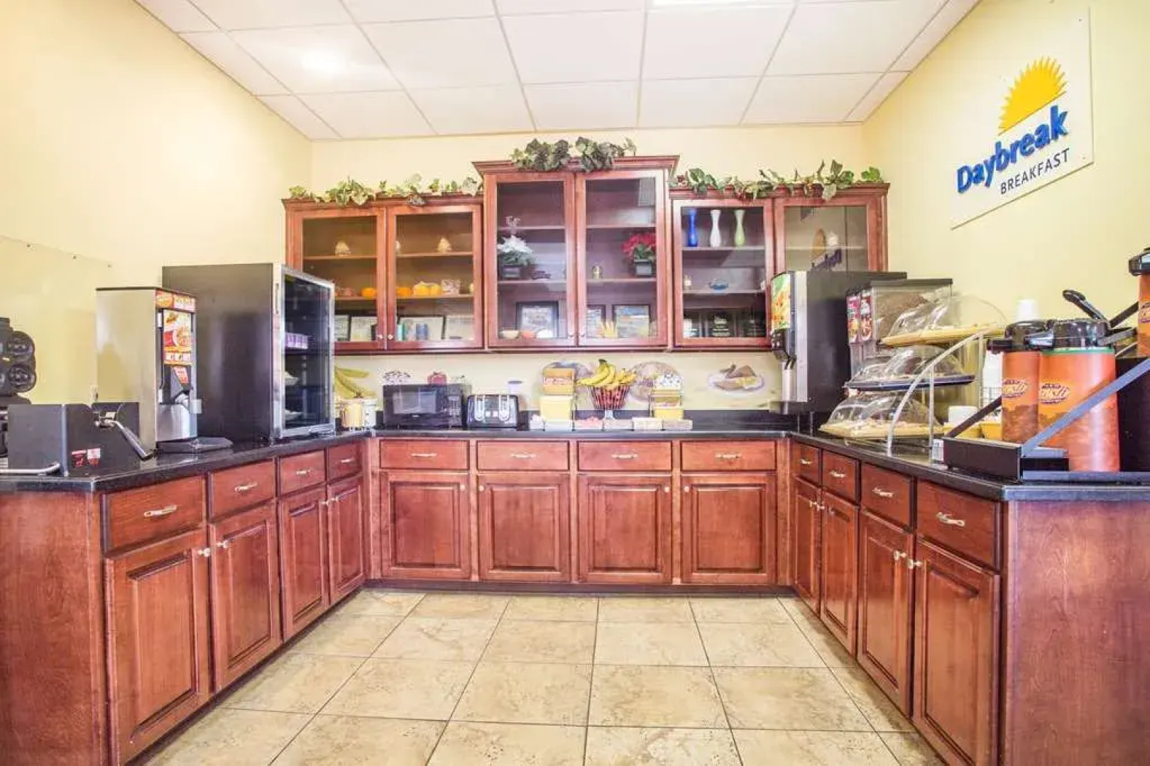Days Inn & Suites By Wyndham Swainsboro
