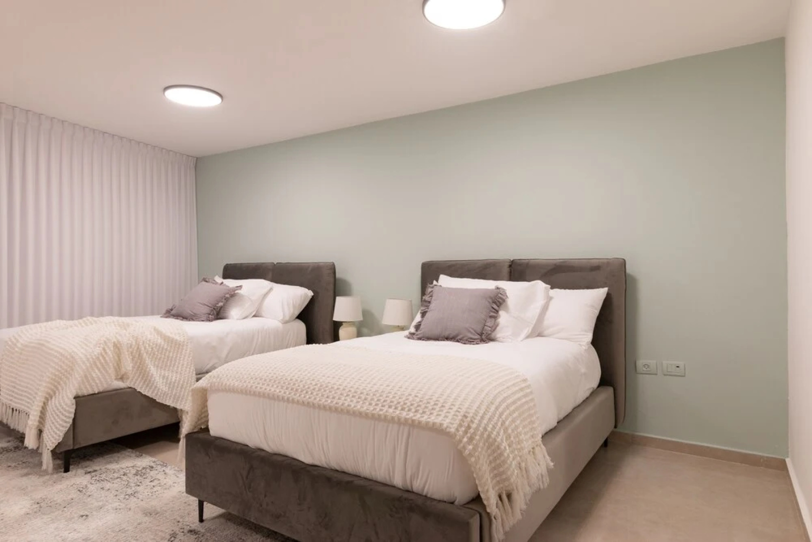 Huge & Lovely Unit 2BR 2BT By the beach