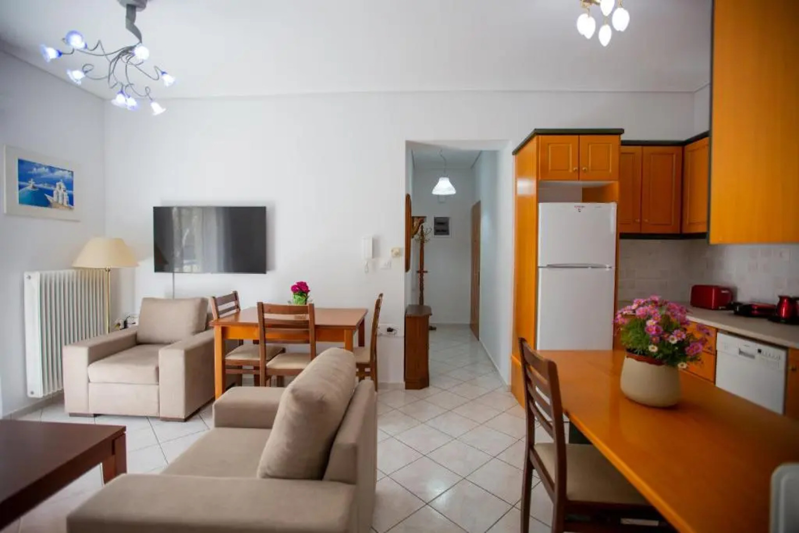 Poly's charming home - City center & near the beach 2bedroom apartment